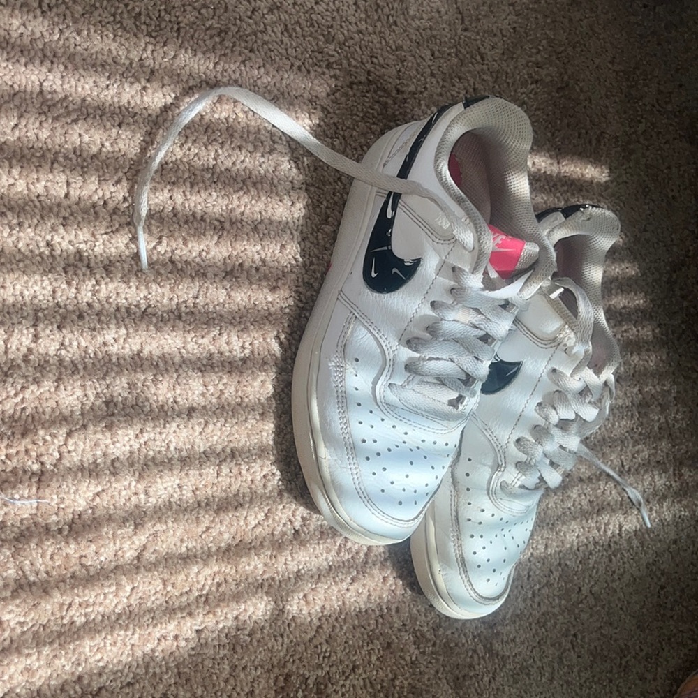 Air Force 1s  swoosh
